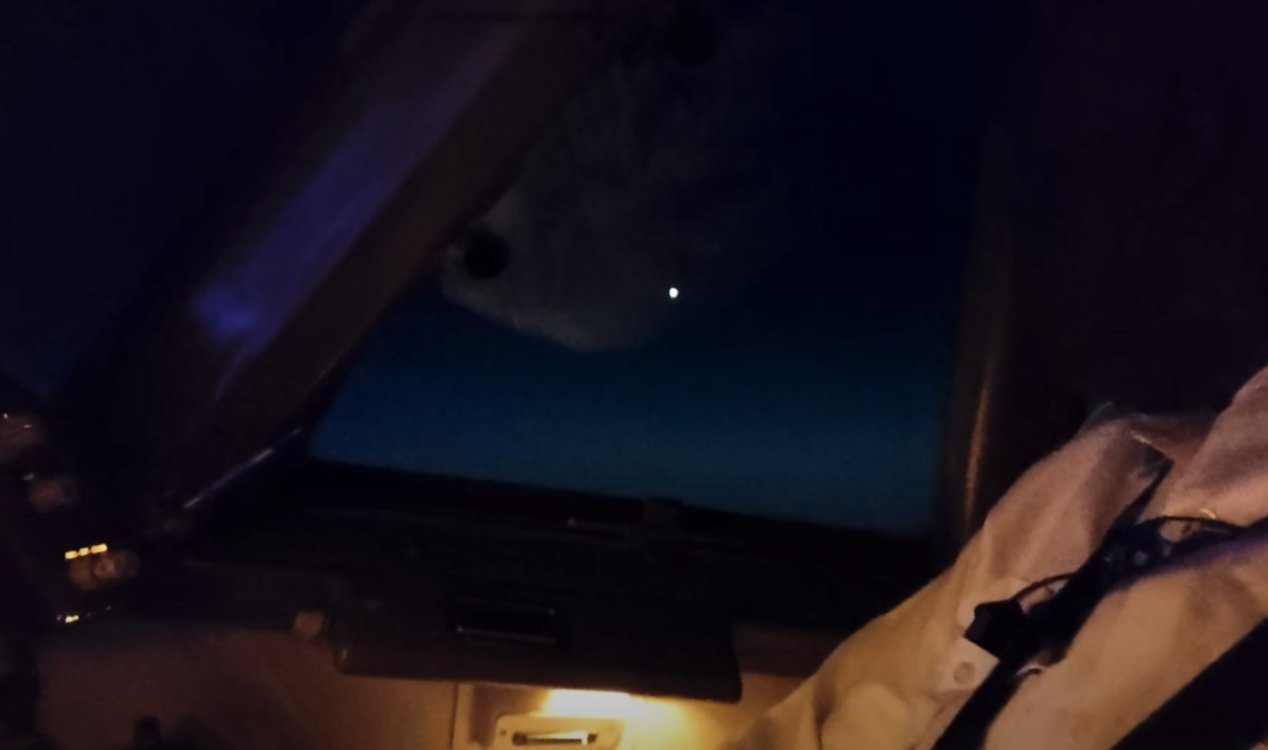 Commercial pilots film UFO dancing around outside passenger plane